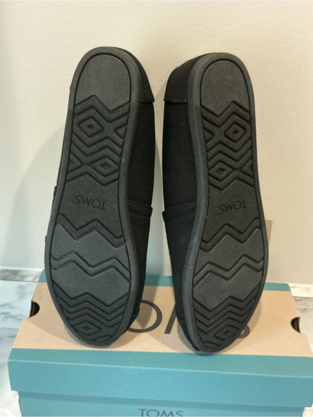 Toms Black Alpargata Canvas Slip-Ons with Chevron Insole - Picture 4 of 4